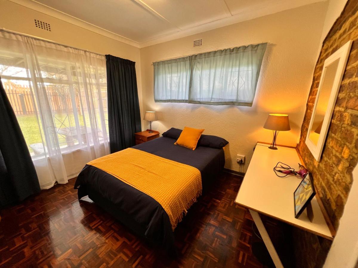 Firefly Budget Friendly Guest House Kempton Park Esterno foto