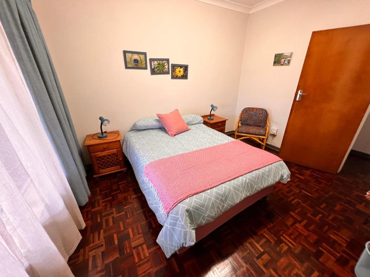Firefly Budget Friendly Guest House Kempton Park Esterno foto