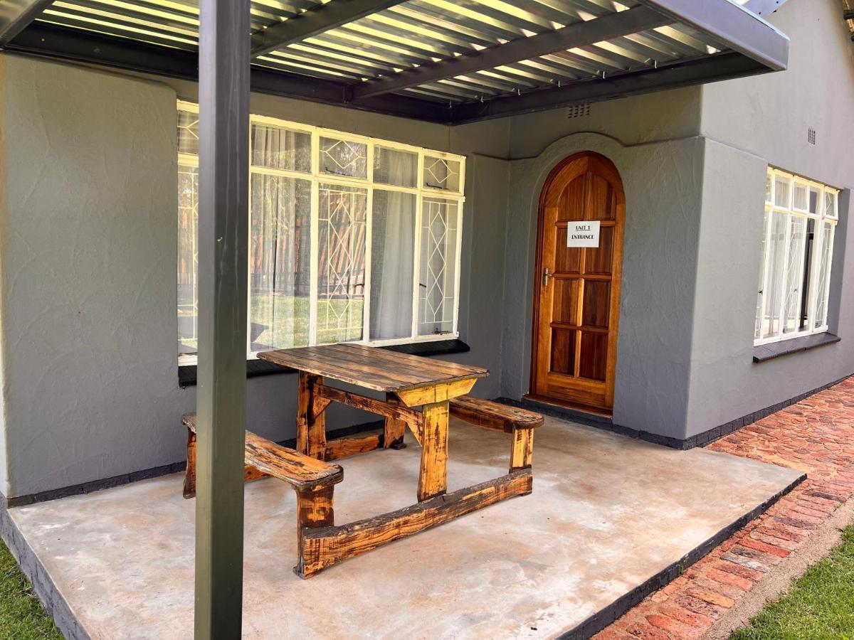 Firefly Budget Friendly Guest House Kempton Park Esterno foto