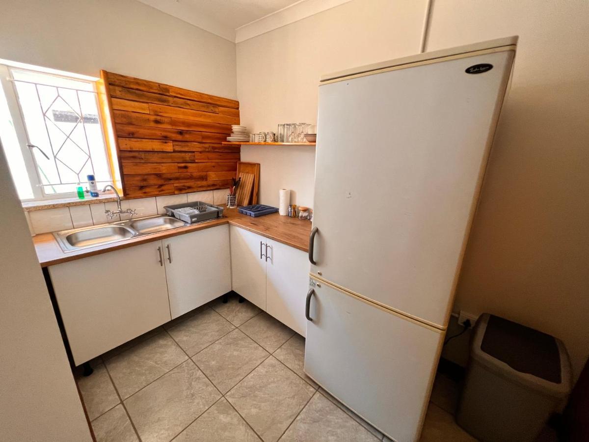 Firefly Budget Friendly Guest House Kempton Park Esterno foto