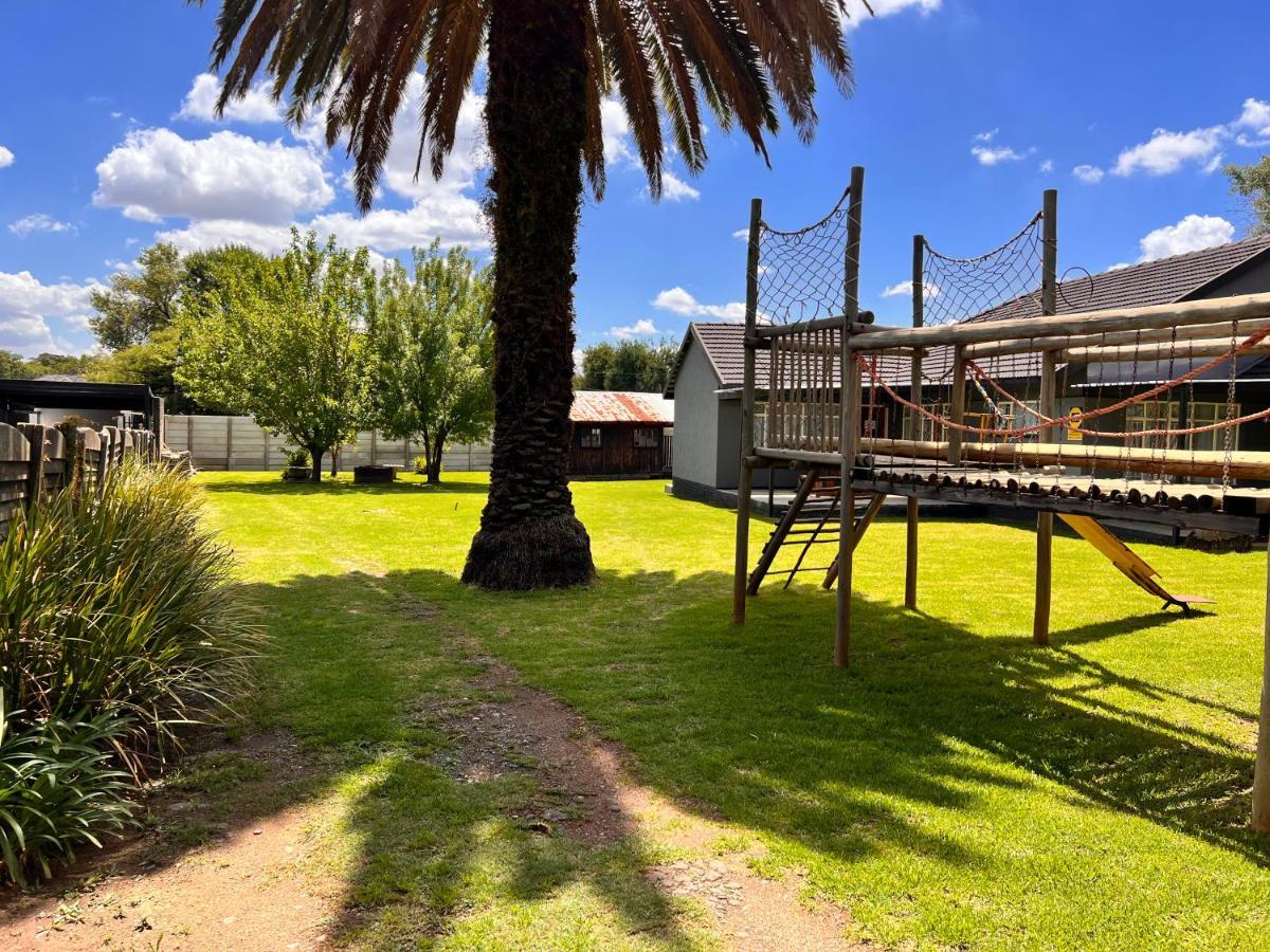 Firefly Budget Friendly Guest House Kempton Park Esterno foto