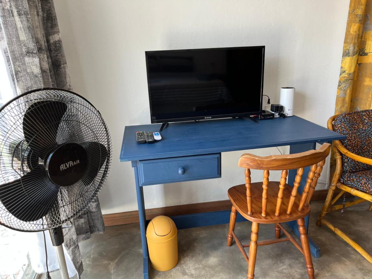 Firefly Budget Friendly Guest House Kempton Park Esterno foto