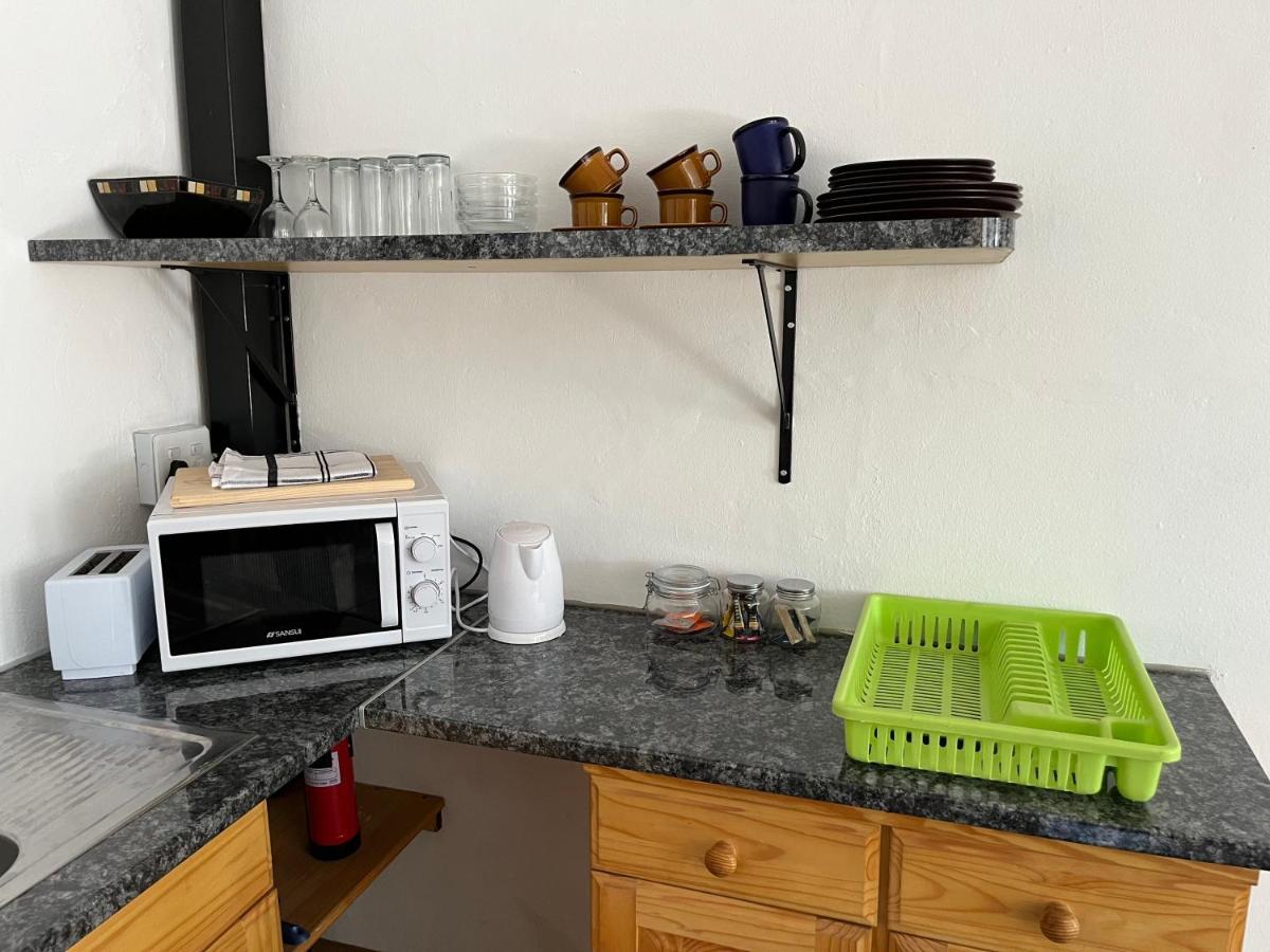 Firefly Budget Friendly Guest House Kempton Park Esterno foto