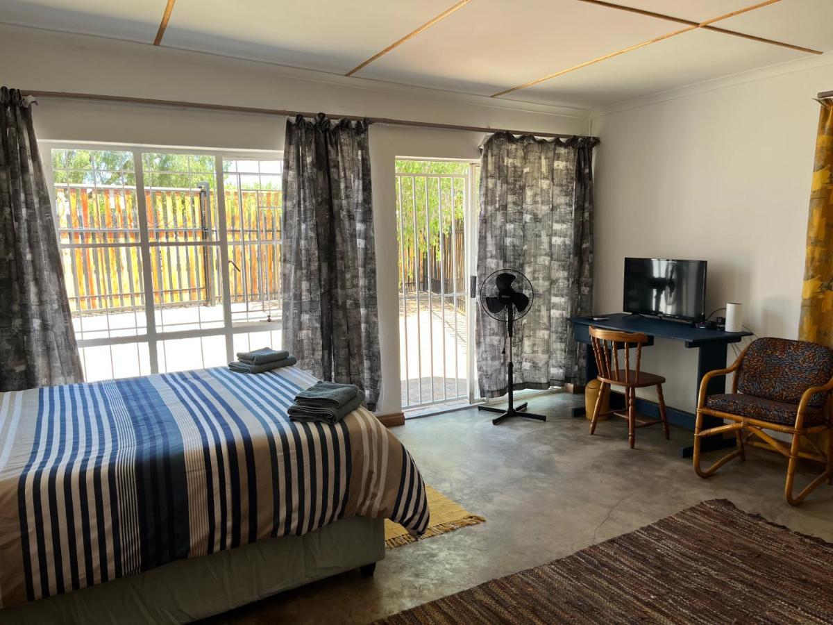 Firefly Budget Friendly Guest House Kempton Park Esterno foto