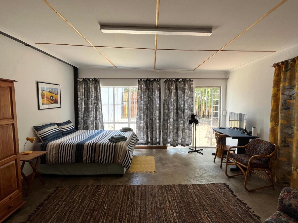 Firefly Budget Friendly Guest House Kempton Park Esterno foto