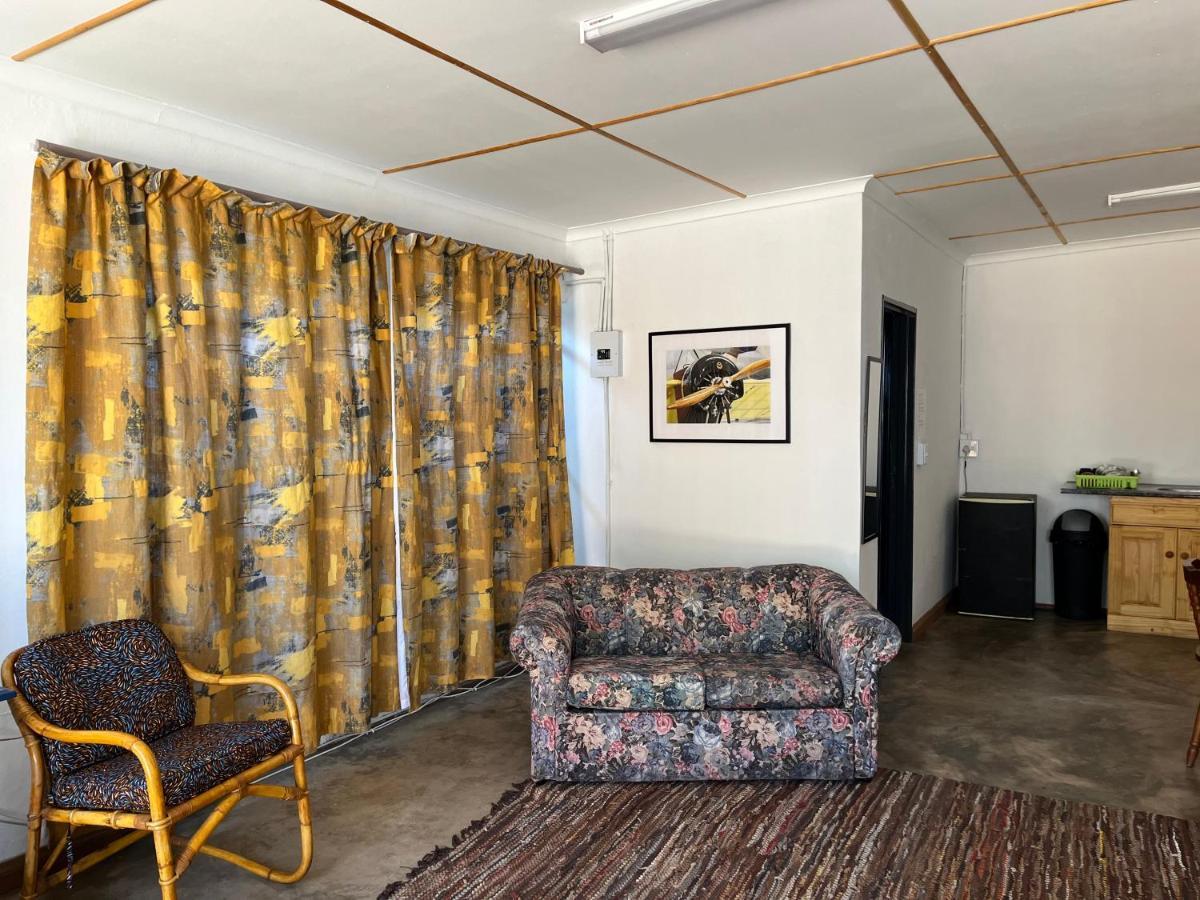 Firefly Budget Friendly Guest House Kempton Park Esterno foto